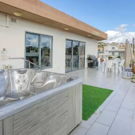 Apartman Spacious Penthouse With Hot Tub & Amazing Views! *