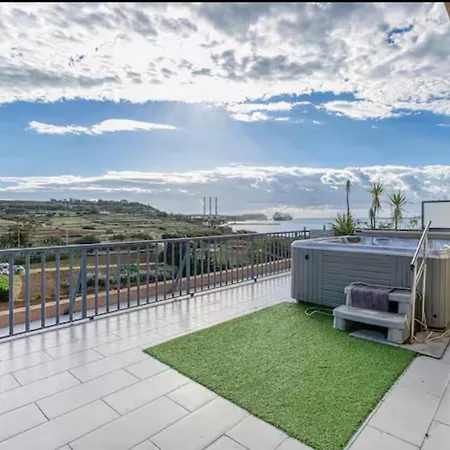 Apartment Spacious Penthouse With Hot Tub & Amazing Views!