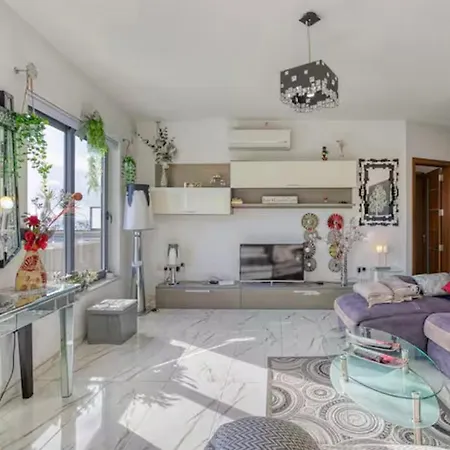 Spacious Penthouse With Hot Tub & Amazing Views! Apartment *