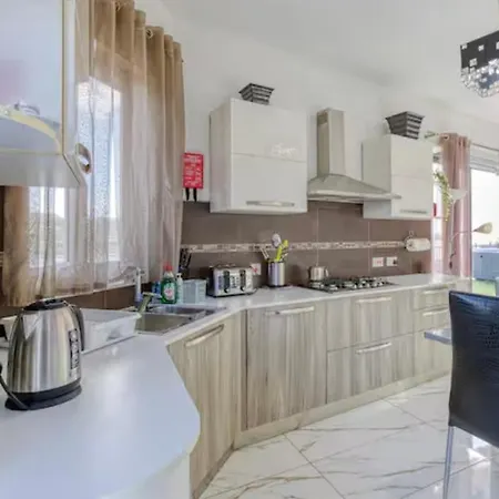 شقة Spacious Penthouse With Hot Tub & Amazing Views! مرسلوك
